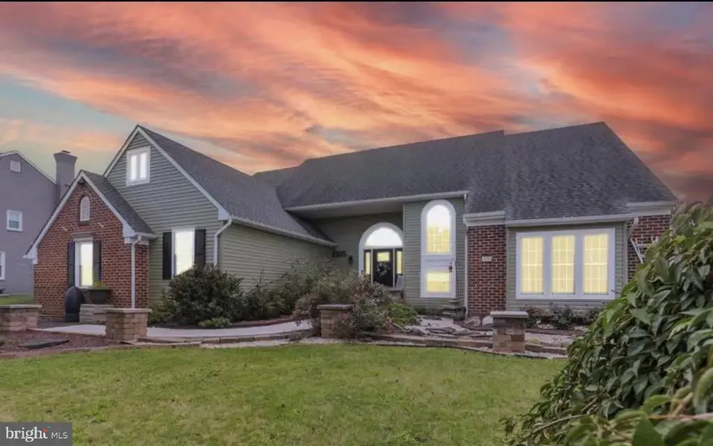 206 Fairview Dr, HANOVER