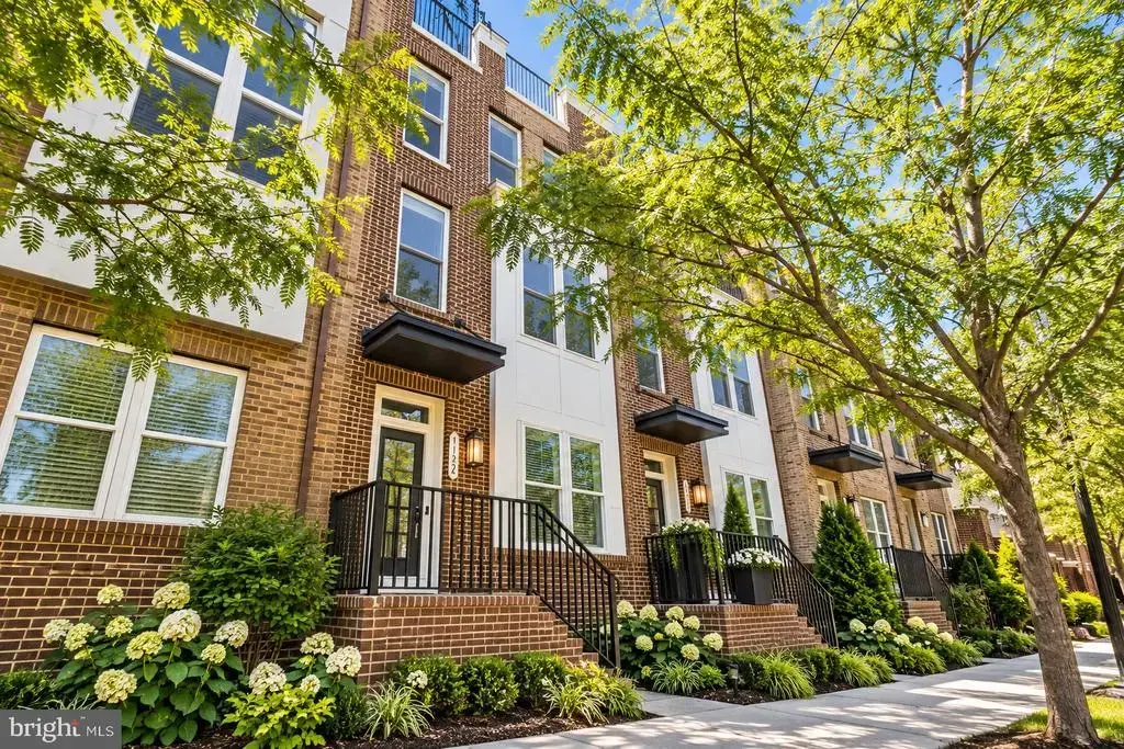 1132 S Glebe Rd, ARLINGTON