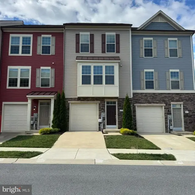 215 Pomegranate Ln, Frederick