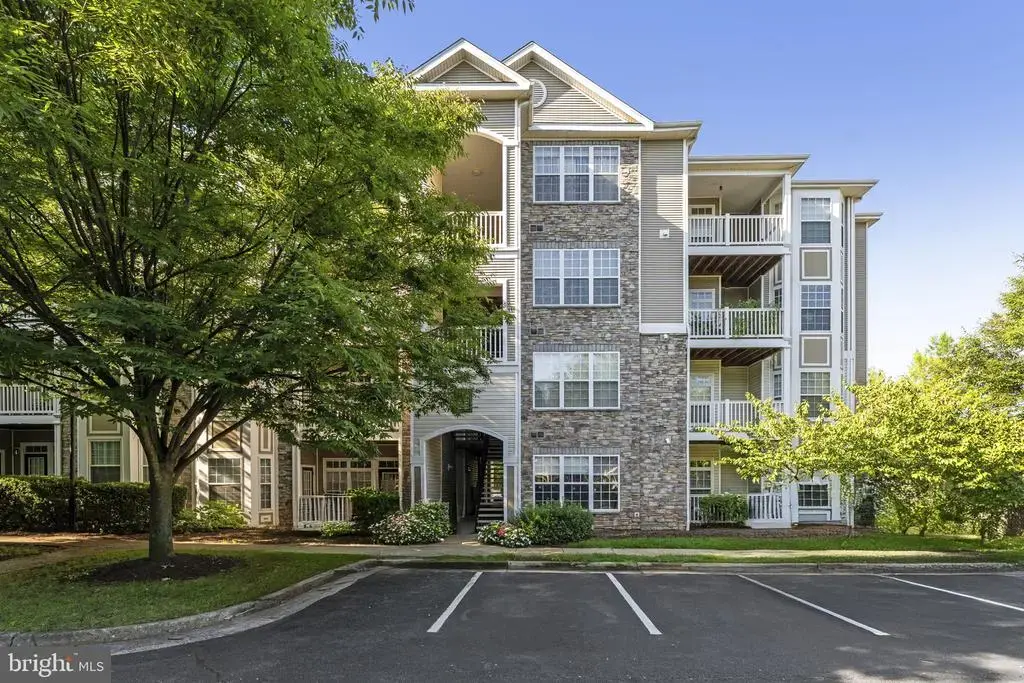 512 Sunset View Ter Se #204, LEESBURG