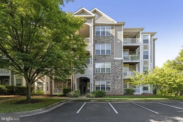 512 Sunset View Ter Se #204, Leesburg