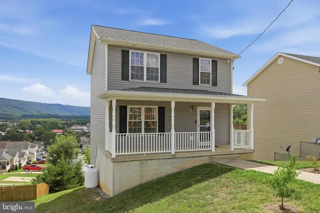 508 Thompson St, STRASBURG