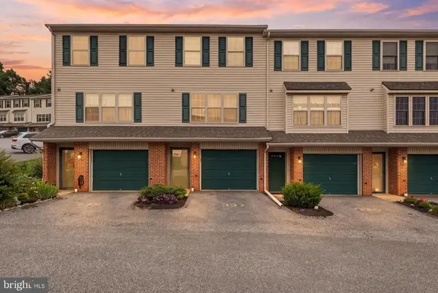 337 Country Club Rd #8, Red Lion