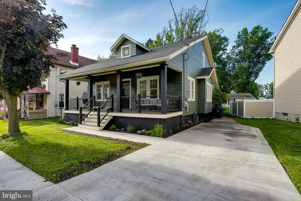 2004 Beverly Rd, BURLINGTON