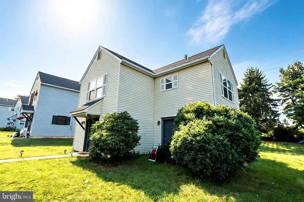106 Stephanie Ln, COLLEGEVILLE
