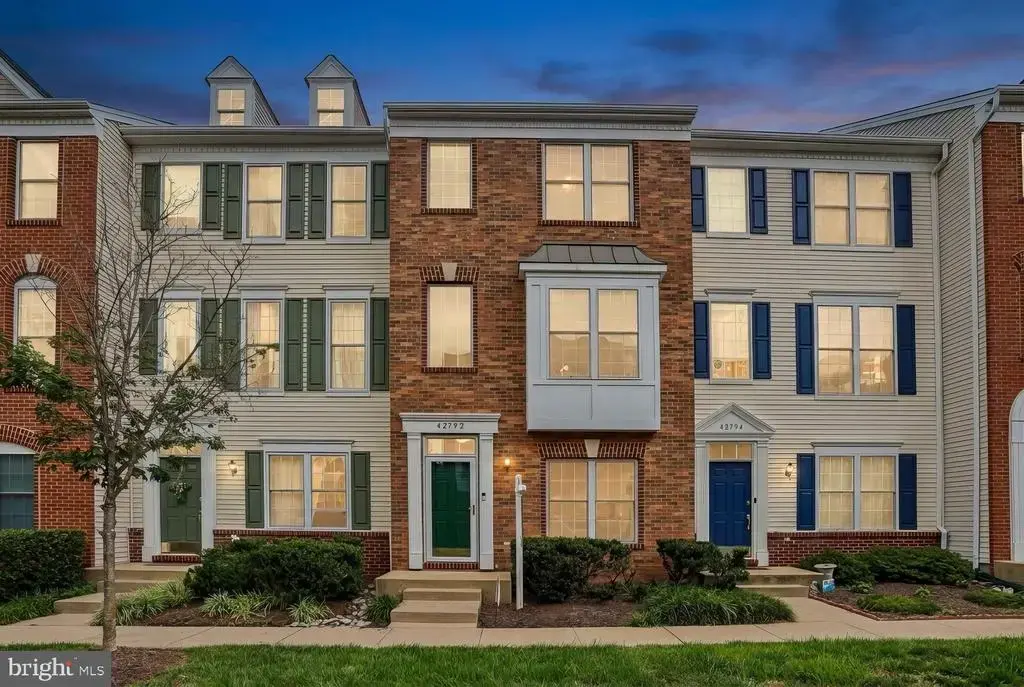 42792 Sykes Ter, CHANTILLY
