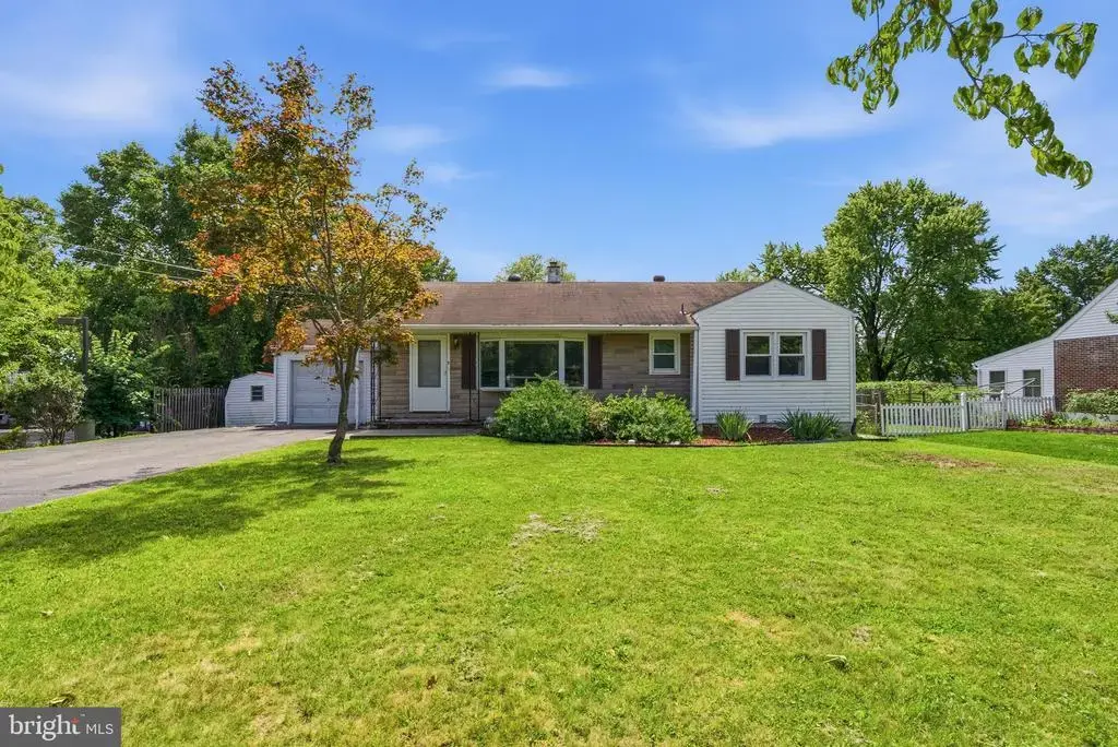 7 W Cherry Ln, ROYERSFORD
