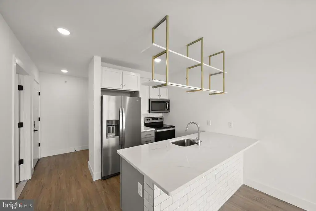 15 W Girard #203, WILMINGTON