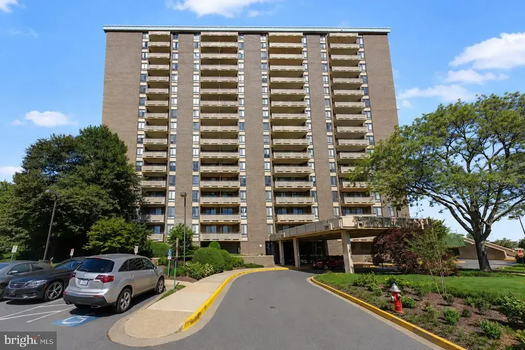 1800 Old Meadow Rd #920, MCLEAN