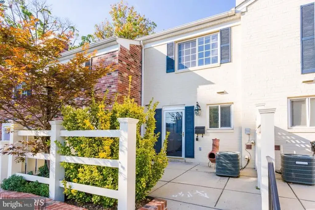 1615 Van Dorn St N #b, ALEXANDRIA