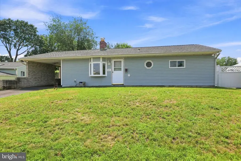 45 Lavender Ln, LEVITTOWN