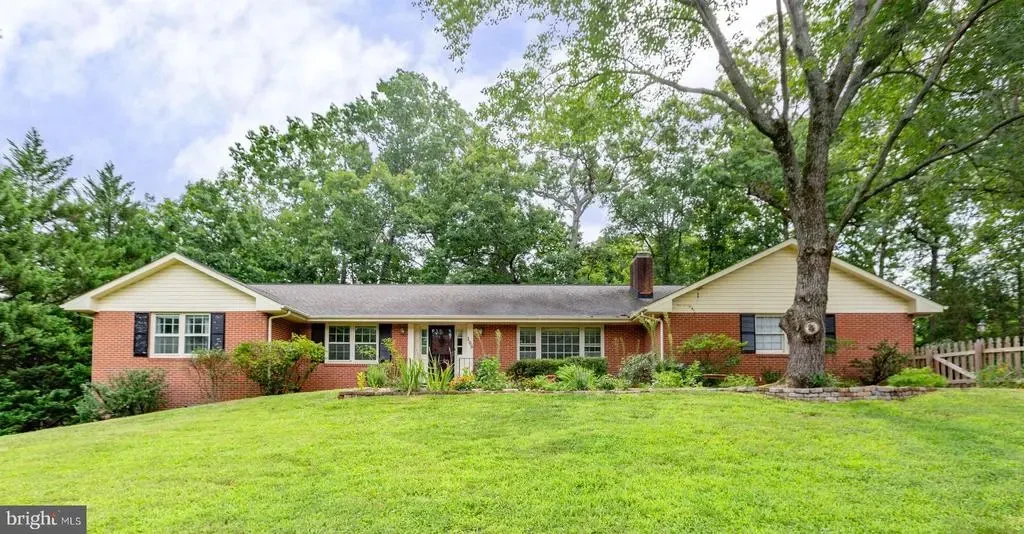 109 Woodland Rd, FREDERICKSBURG