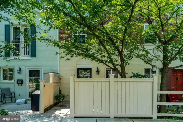 1281 N Van Dorn St, Alexandria