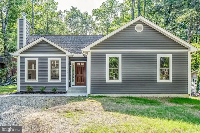 273 Azure Dr, Colonial Beach