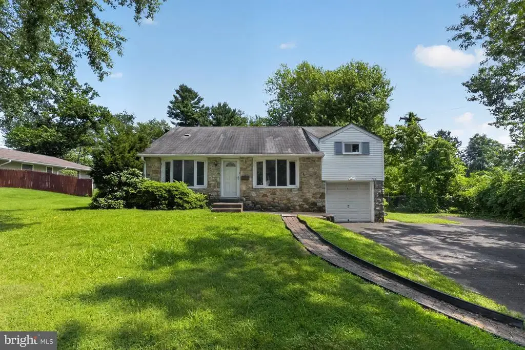 707 Fitzwatertown Rd, GLENSIDE