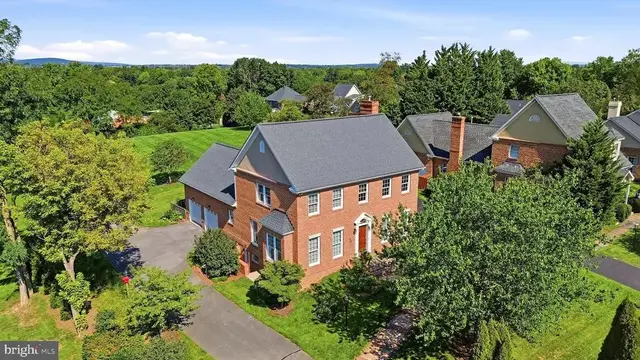105 Foxbury Ln, Winchester