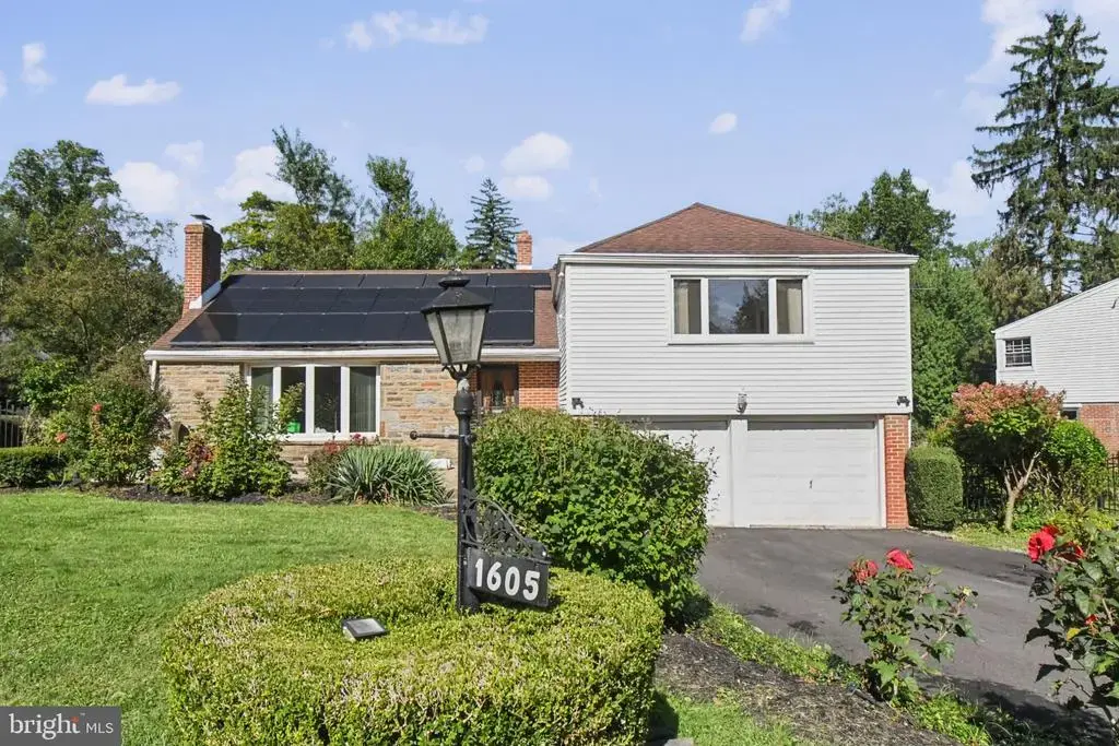1605 Hillcrest Rd, GLENSIDE