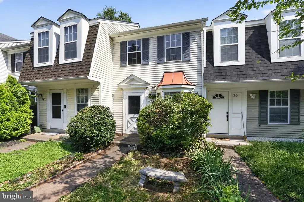 32 Palmer Ct, STERLING