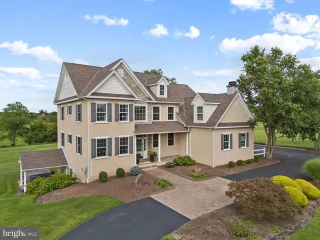 521 Dewar Dr, Telford