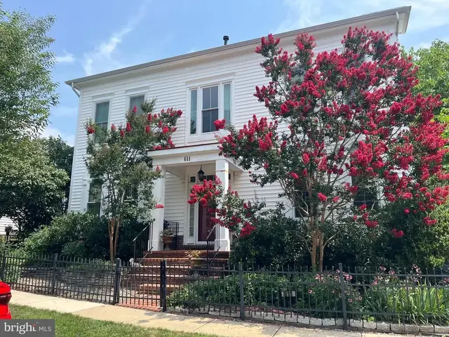 611 Pleasant Dr, Rockville