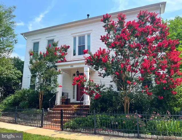 611 Pleasant Dr, Rockville