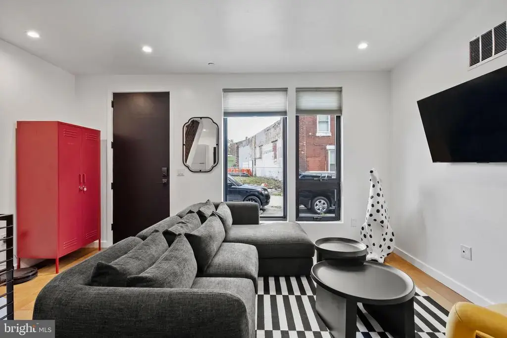 1232 Leopard St, PHILADELPHIA