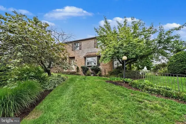 3833 N Sarayo Cir, Harrisburg