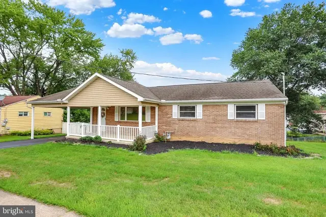 19 E Glenwood Dr, Camp Hill