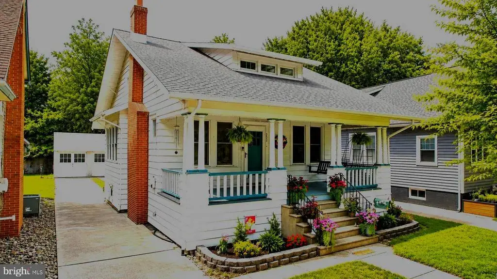 233 Crestmont Ter, COLLINGSWOOD