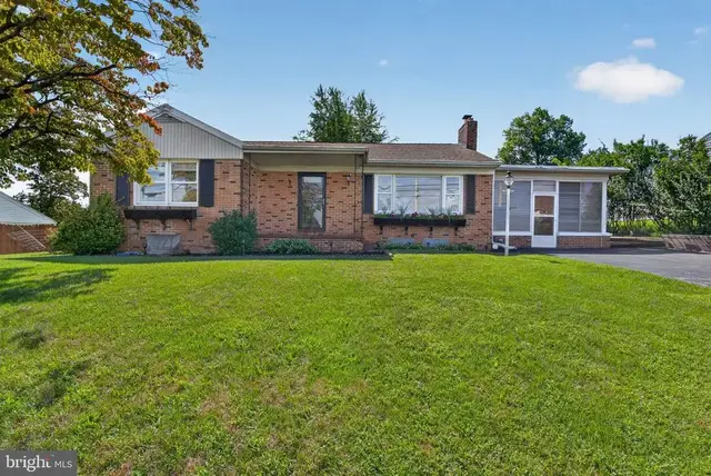 570 Manor Rd, Windsor
