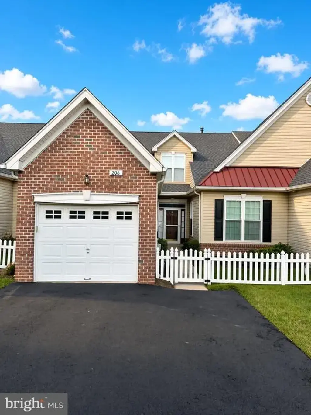 206 Dorchester Dr, SELLERSVILLE