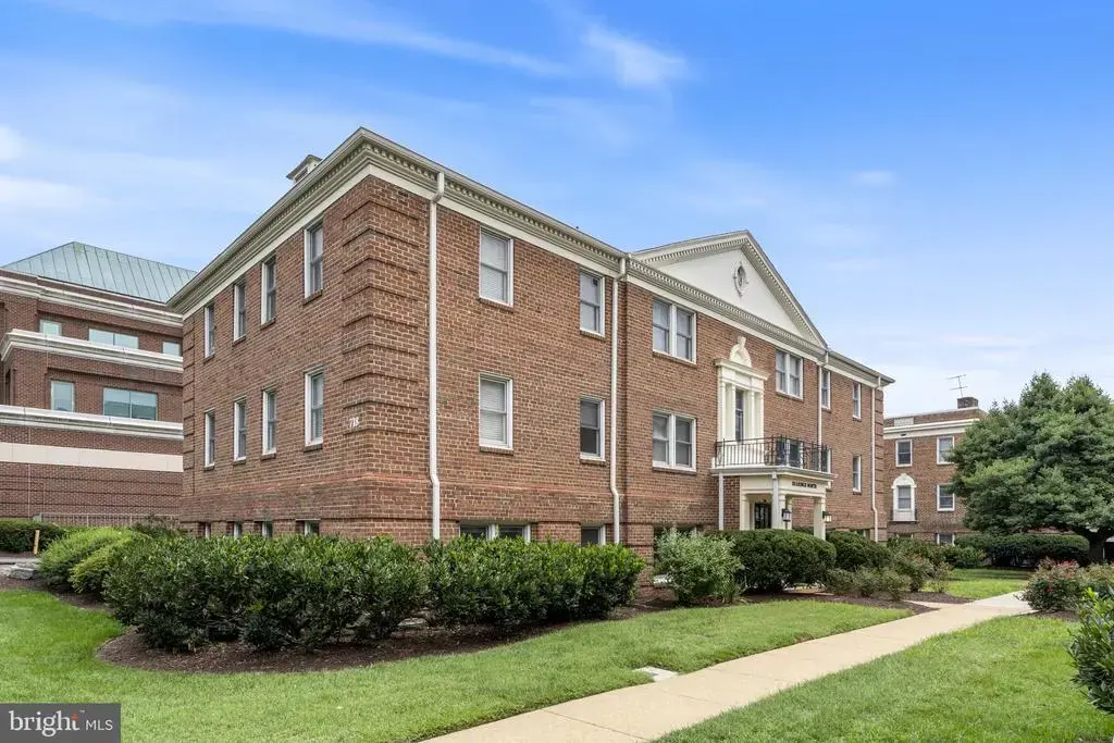 718 S Washington St #104, ALEXANDRIA