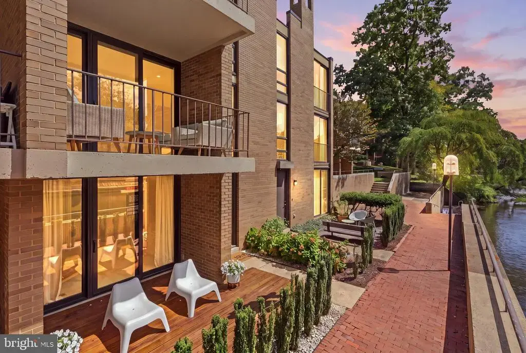 1676 Chimney House Rd, RESTON
