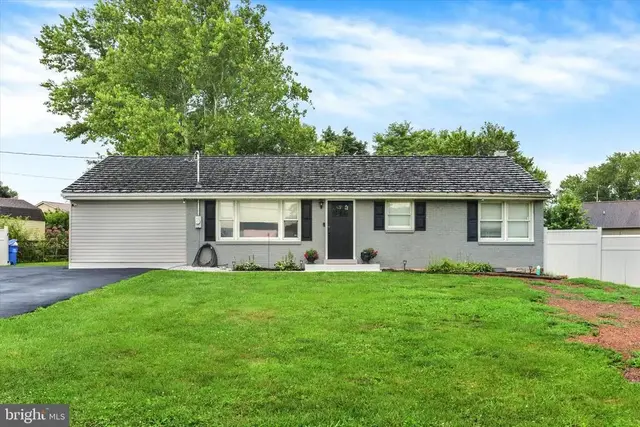 12 White Birch Ave, Mechanicsburg