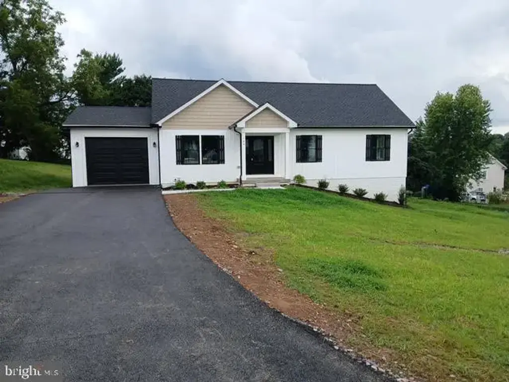 104 Harrison St, MT AIRY