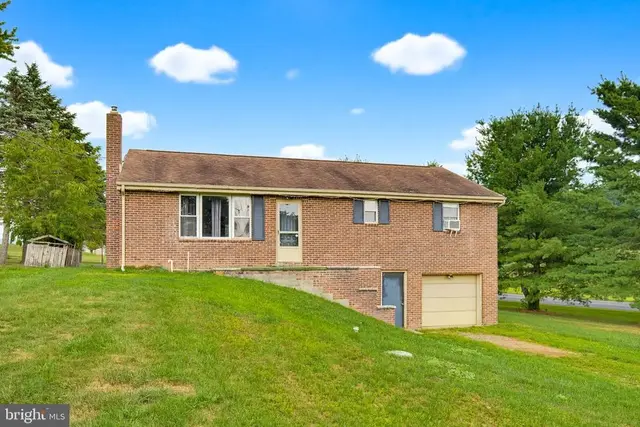 211 Kocher Ln, Elizabethville