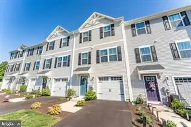 235 Hamilton Ln, Coatesville
