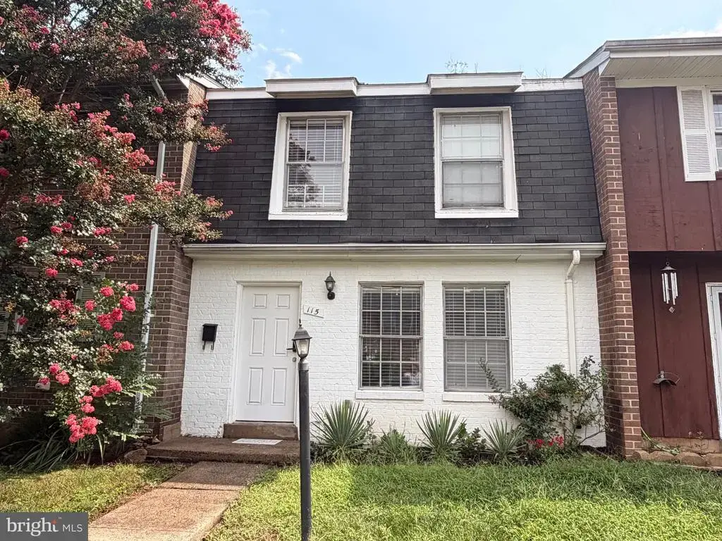115 E Concord Ct, STERLING