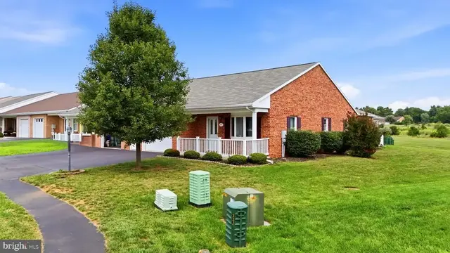 341 Winding Oak Dr, Hagerstown