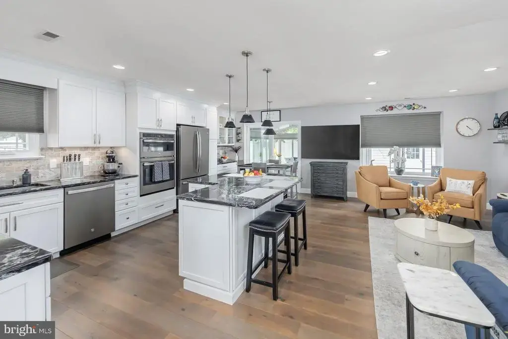 102 Weybridge Ct, WENONAH