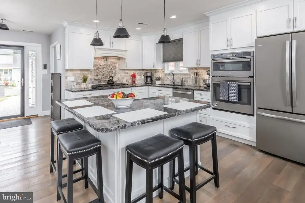 102 Weybridge Ct, WENONAH