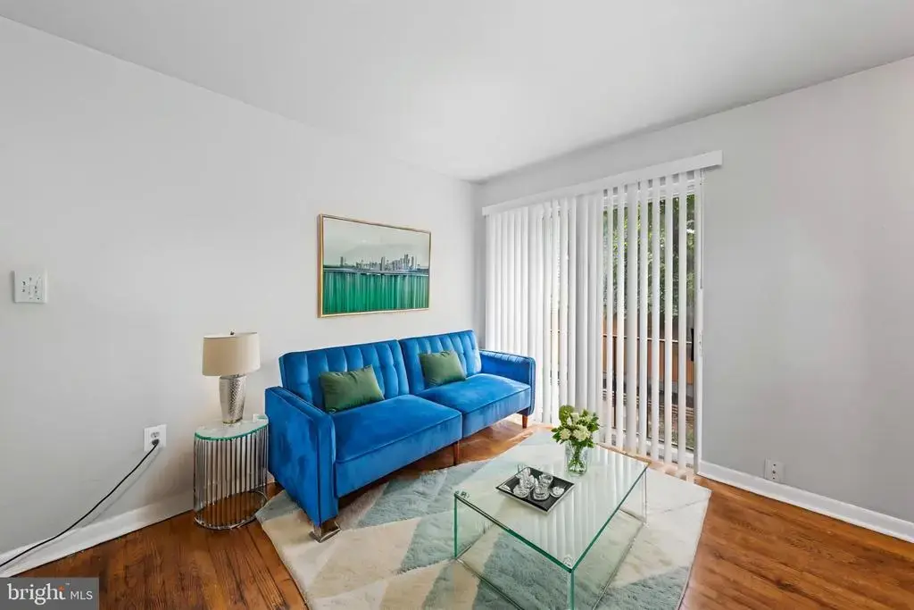 1221 47th Pl Ne, WASHINGTON