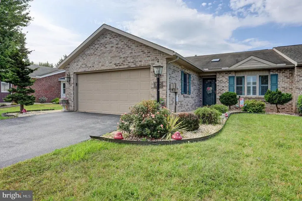 348 Phoenix Dr, CHAMBERSBURG