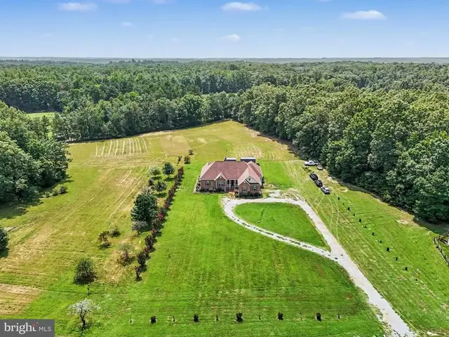 13080 Paige Rd, Woodford