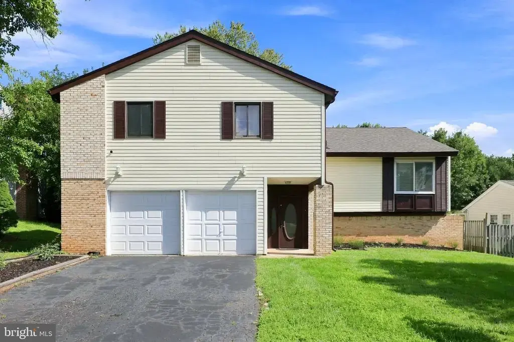 109 Biscayne Ct, STERLING