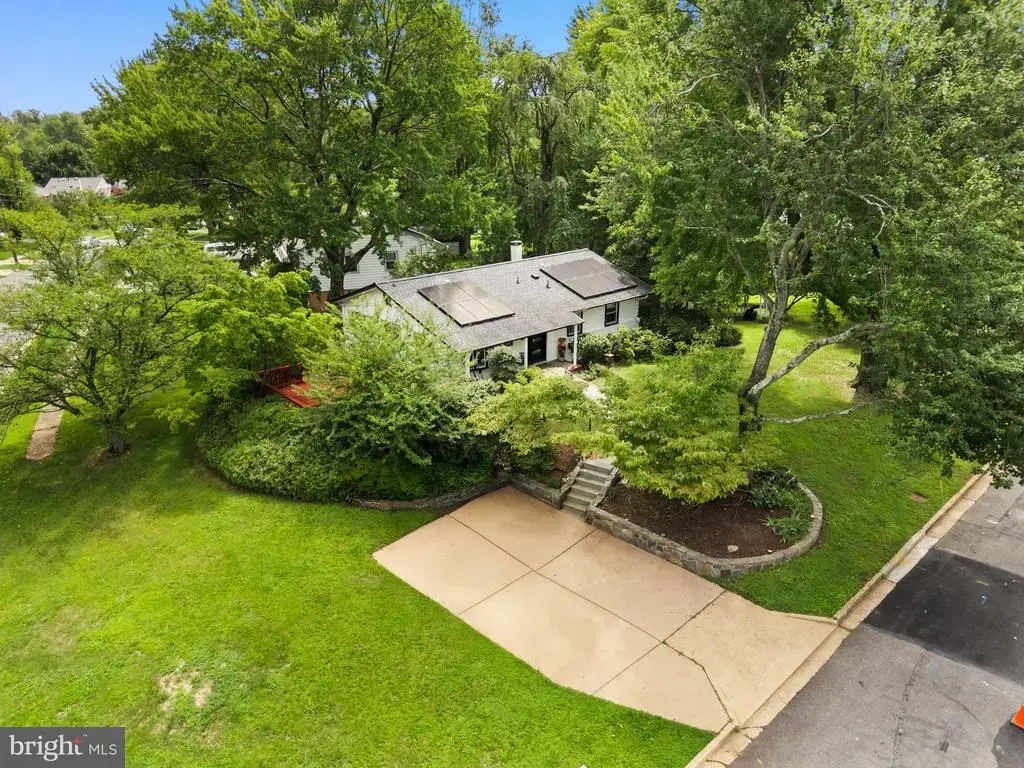 4951 Roslyn Rd, ANNANDALE
