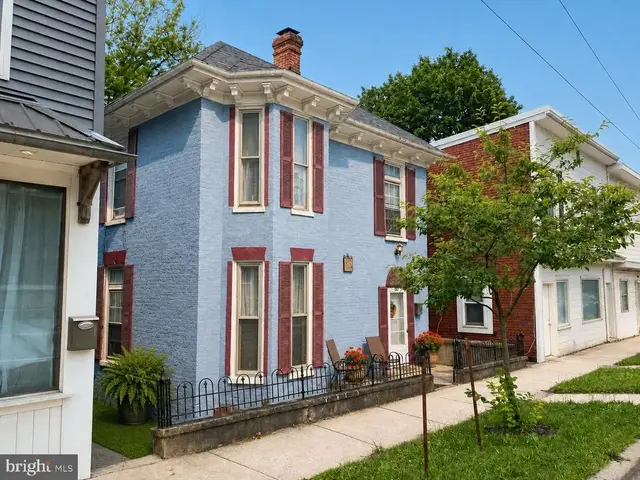 201 E Main St, Frostburg