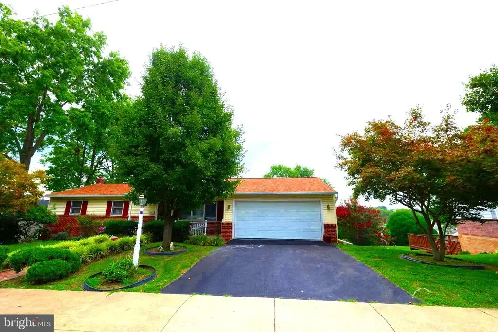 110 Hemlock Rd, EPHRATA