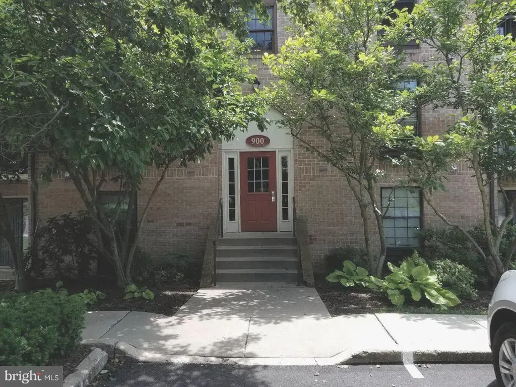 932 Washington #32, CHESTERBROOK