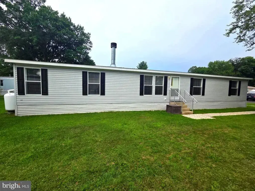 278 Lake Ln, DOYLESTOWN
